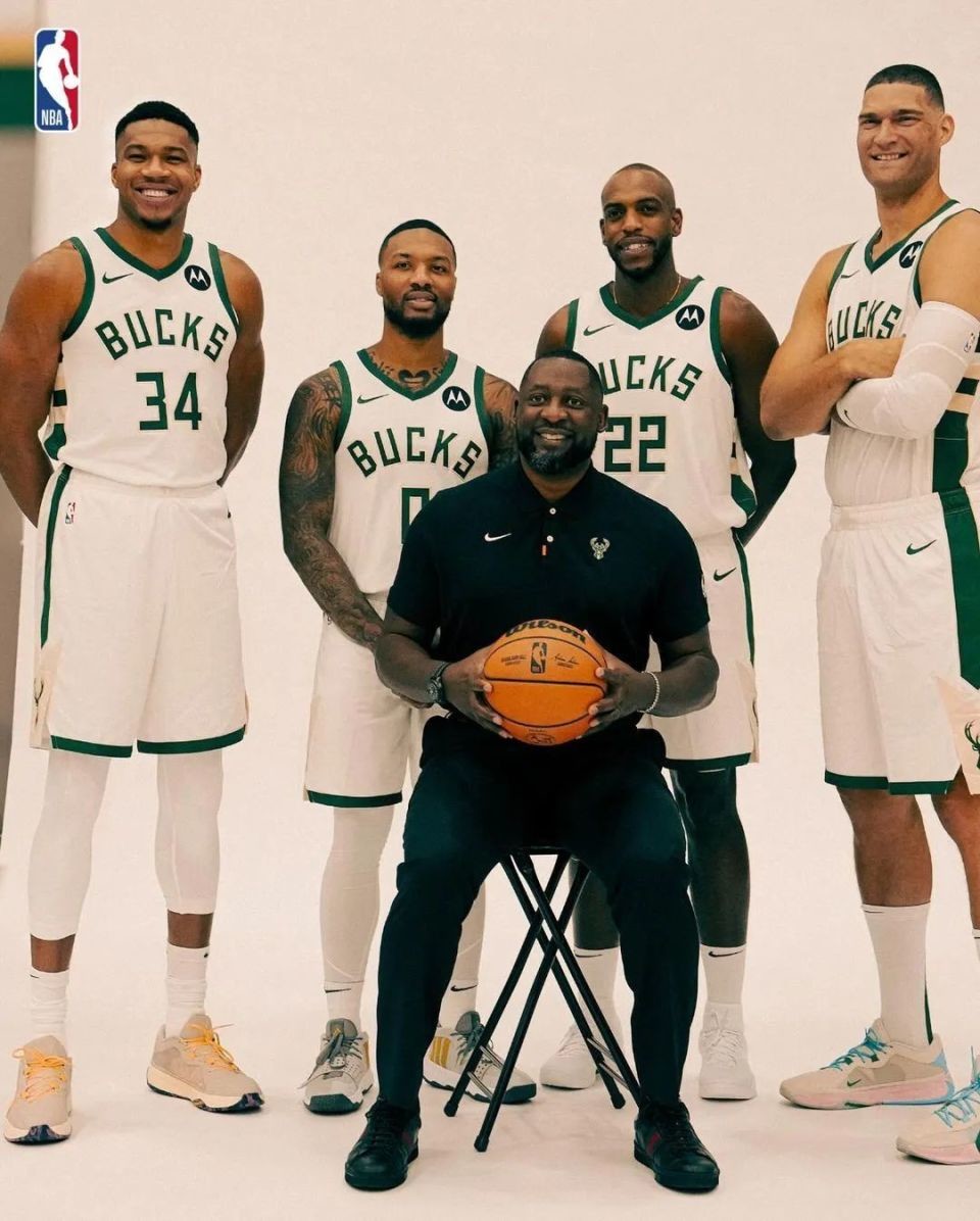 雄鹿靠米德尔顿绝杀，拿下对阵黄蜂