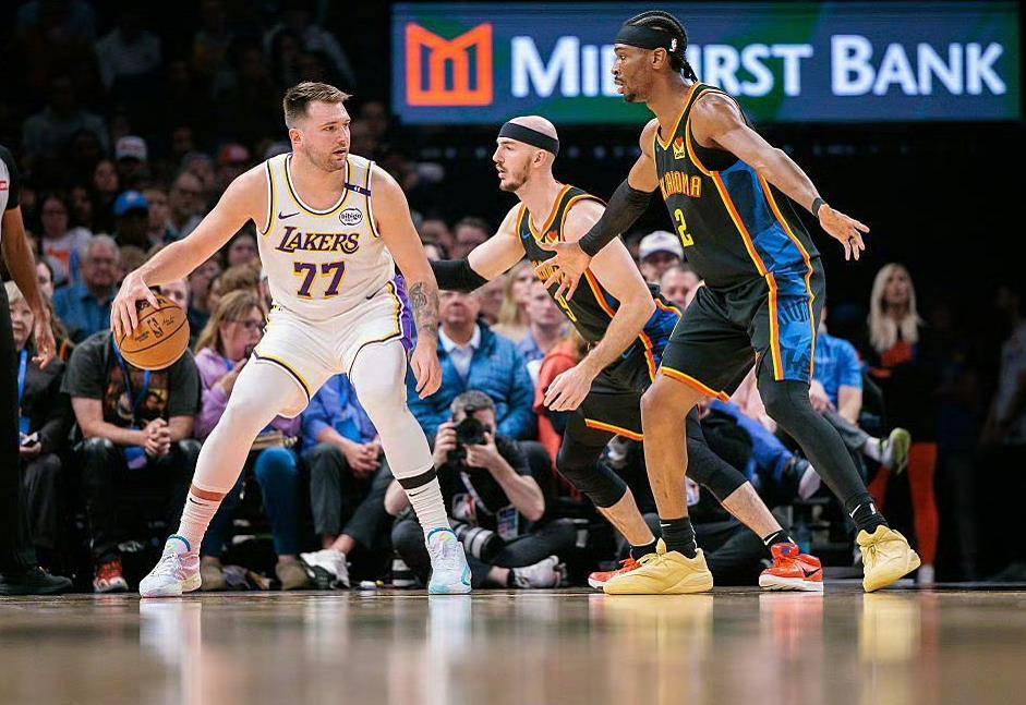 东契奇三巨头联手,塔图姆得分突破,雄鹿冲击季后赛! 东契奇三巨头联手,塔图姆得分突破,雄鹿冲击季后赛!