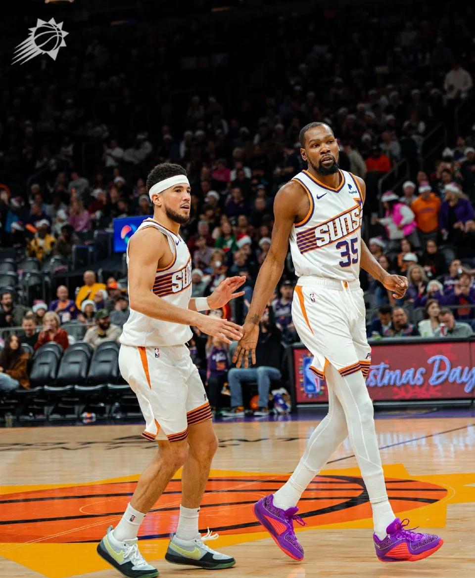 西蒙斯复出首战,东契奇状态火爆,爵士成为焦点! 西蒙斯复出首战,东契奇状态火爆,爵士成为焦点!