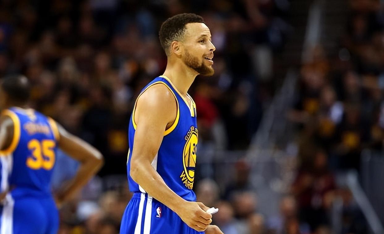 库里回归赛场，赛事规则更新首场状态亮眼，公牛观众沸腾！