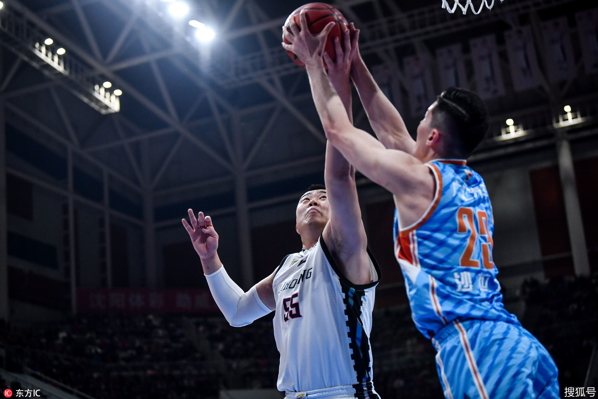 斯瓦泰克复出首秀出彩，新疆男篮主场绝杀达拉斯独行侠，豪取45连胜(斯瓦泰克个人简历介绍)